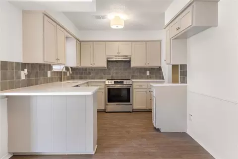 Kitchen - 1104 Juno Cir, Edmond, OK 73003 photo 1 of 4
