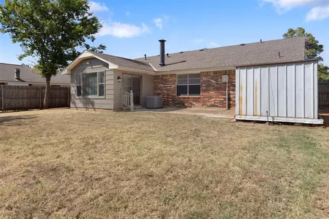 Exterior - 1104 Juno Cir, Edmond, OK 73003 photo 4 of 4