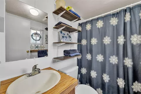 Bath - 974 Bailey Ln, Norman, OK 73026 photo 2 of 2
