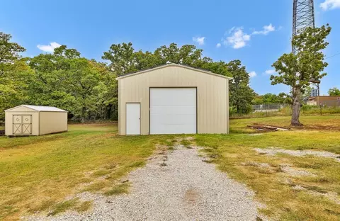 Exterior - 974 Bailey Ln, Norman, OK 73026 photo 2 of 4