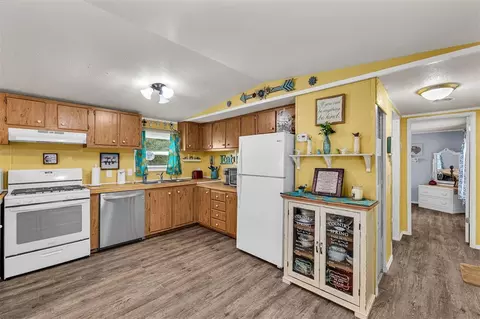 Kitchen - 974 Bailey Ln, Norman, OK 73026 photo 3 of 3
