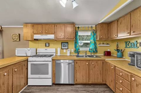 Kitchen - 974 Bailey Ln, Norman, OK 73026 photo 1 of 3