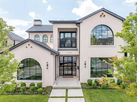 1112 Cumberland Ct, Nichols Hills, OK 73116