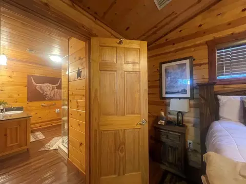Bedroom - 260 Box Elder Ln, Broken Bow, OK 74728 photo 3 of 3