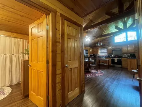 Entry Way - 260 Box Elder Ln, Broken Bow, OK 74728 photo 4 of 5