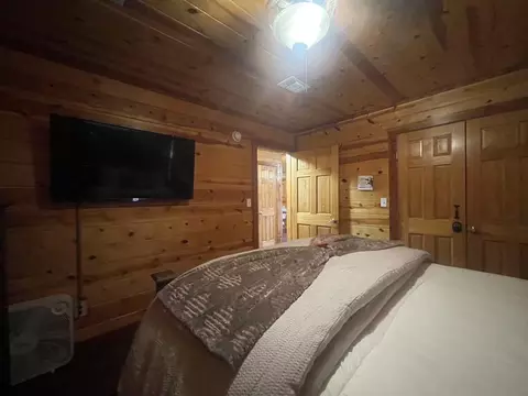 Bedroom - 260 Box Elder Ln, Broken Bow, OK 74728 photo 2 of 3