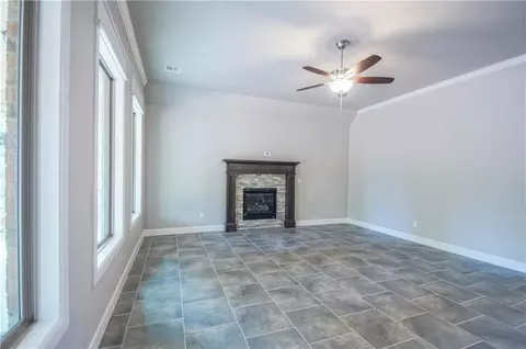 Living - 2916 Pacifica Ln, Edmond, OK 73034 photo 2 of 4