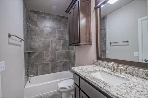 Bath - 2916 Pacifica Ln, Edmond, OK 73034 photo 4 of 5