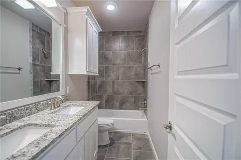 Bath - 2916 Pacifica Ln, Edmond, OK 73034 photo 5 of 5