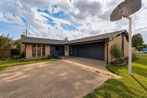 6736 Cherry Pl, Oklahoma City, OK 73127