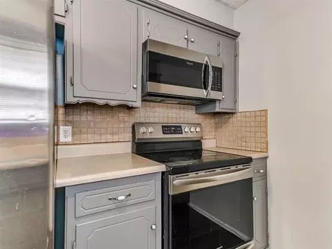 Kitchen - 210 E Cherry Ave, Yukon, OK 73099 photo 4 of 5