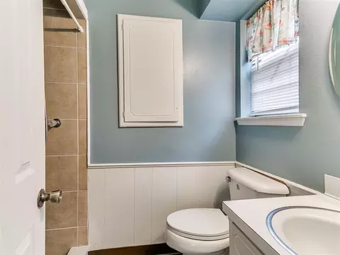 Bath - 210 E Cherry Ave, Yukon, OK 73099 photo 1 of 8