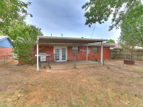 Exterior - 210 E Cherry Ave, Yukon, OK 73099 photo 3 of 10