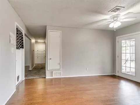 Living - 210 E Cherry Ave, Yukon, OK 73099 photo 4 of 4