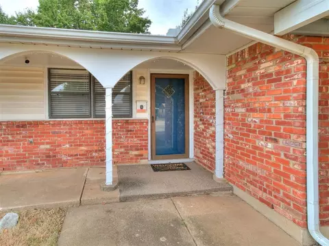 Exterior - 210 E Cherry Ave, Yukon, OK 73099 photo 7 of 10