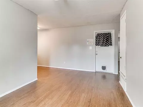 Living - 210 E Cherry Ave, Yukon, OK 73099 photo 3 of 4