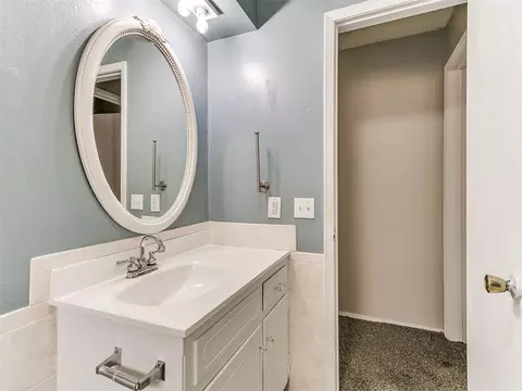Bath - 210 E Cherry Ave, Yukon, OK 73099 photo 6 of 8