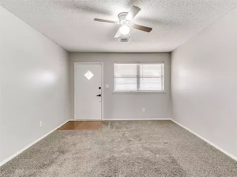Living - 210 E Cherry Ave, Yukon, OK 73099 photo 2 of 4