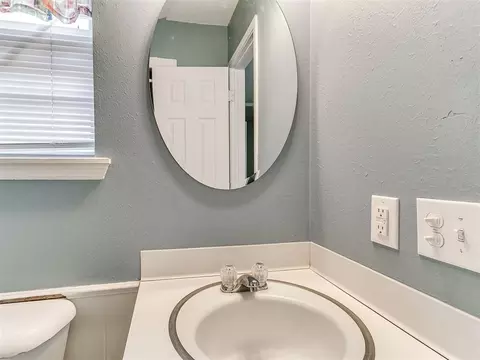 Bath - 210 E Cherry Ave, Yukon, OK 73099 photo 2 of 8
