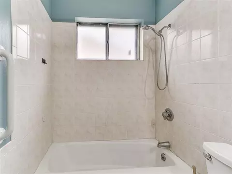 Bath - 210 E Cherry Ave, Yukon, OK 73099 photo 8 of 8