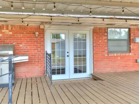 Exterior - 210 E Cherry Ave, Yukon, OK 73099 photo 2 of 10