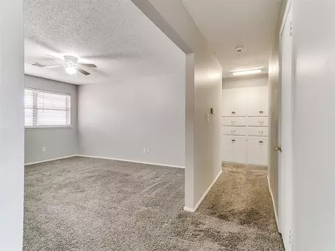 Entry Way - 210 E Cherry Ave, Yukon, OK 73099 photo 2 of 2