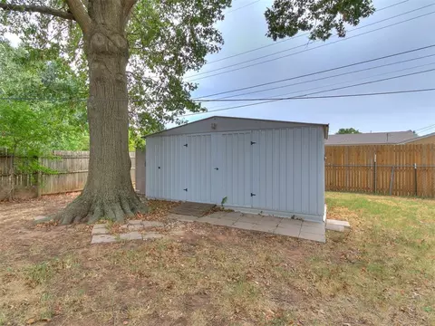 Exterior - 210 E Cherry Ave, Yukon, OK 73099 photo 6 of 10