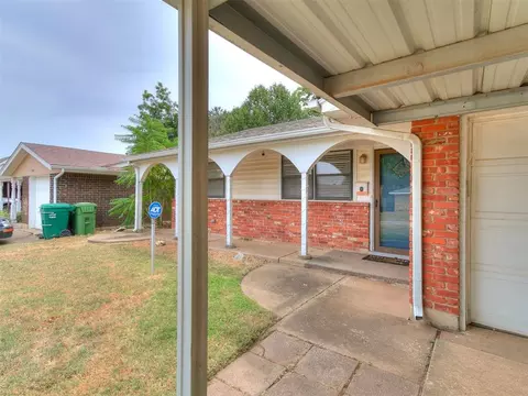 Exterior - 210 E Cherry Ave, Yukon, OK 73099 photo 8 of 10