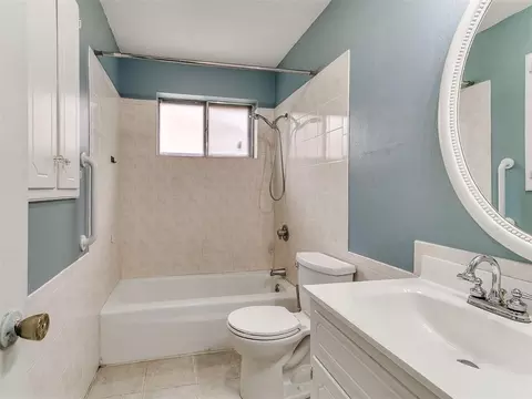 Bath - 210 E Cherry Ave, Yukon, OK 73099 photo 4 of 8