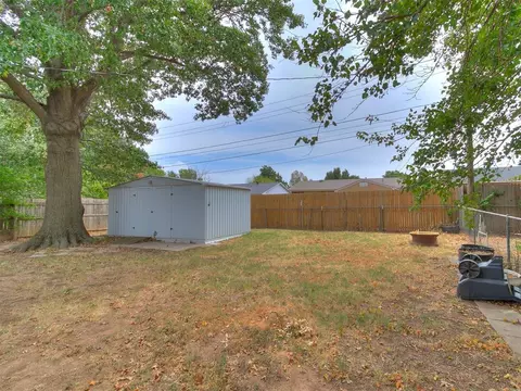 Exterior - 210 E Cherry Ave, Yukon, OK 73099 photo 5 of 10