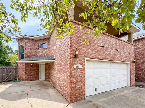 831 Rambling Oaks Dr, Norman, OK 73072