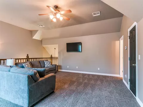 Living - 601 Summit Bnd, Norman, OK 73071 photo 8 of 10