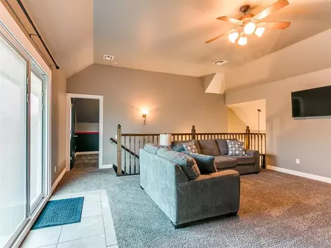 Living - 601 Summit Bnd, Norman, OK 73071 photo 9 of 10