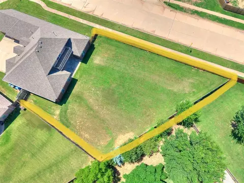 View/Area - 601 Summit Bnd, Norman, OK 73071 photo 2 of 4