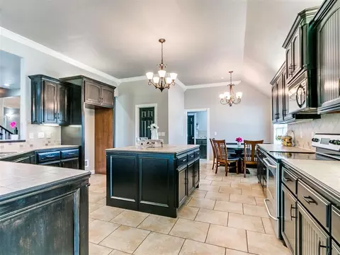 Kitchen - 601 Summit Bnd, Norman, OK 73071 photo 1 of 4