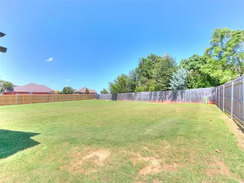 Exterior - 601 Summit Bnd, Norman, OK 73071 photo 4 of 5