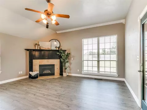 Living - 601 Summit Bnd, Norman, OK 73071 photo 4 of 10