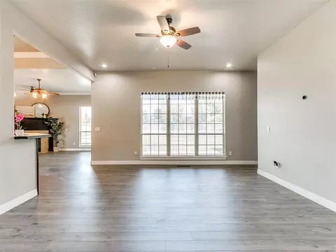 Living - 601 Summit Bnd, Norman, OK 73071 photo 3 of 10