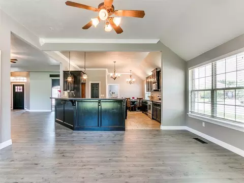 Living - 601 Summit Bnd, Norman, OK 73071 photo 6 of 10