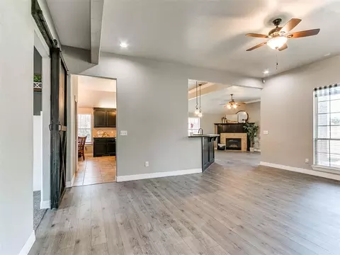 Living - 601 Summit Bnd, Norman, OK 73071 photo 5 of 10