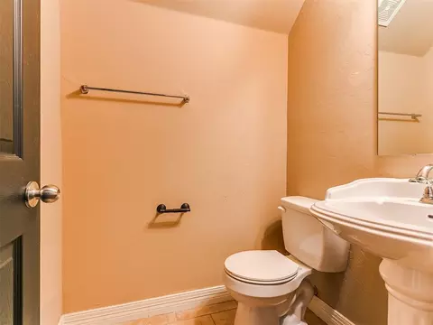 Bath - 601 Summit Bnd, Norman, OK 73071 photo 6 of 6