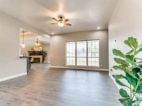 Living - 601 Summit Bnd, Norman, OK 73071 photo 2 of 10