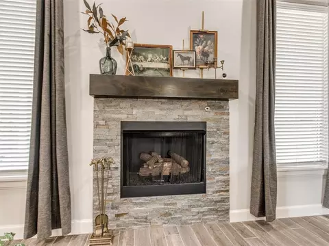 Living - 1124 Colonial Ave, Tuttle, OK 73089 photo 6 of 6