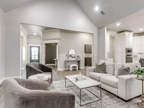 Living - 1124 Colonial Ave, Tuttle, OK 73089 photo 4 of 6
