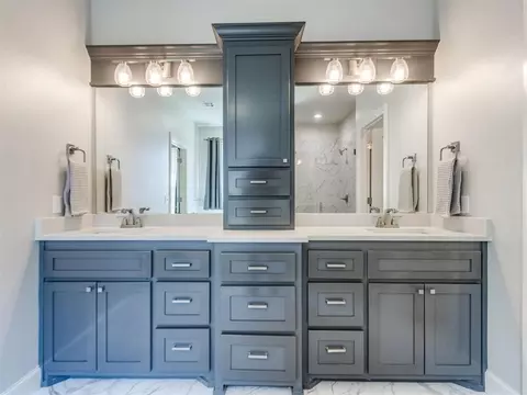 Bath - 1124 Colonial Ave, Tuttle, OK 73089 photo 5 of 11