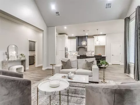 Living - 1124 Colonial Ave, Tuttle, OK 73089 photo 5 of 6