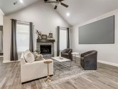 Living - 1124 Colonial Ave, Tuttle, OK 73089 photo 2 of 6
