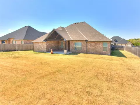 Exterior - 1124 Colonial Ave, Tuttle, OK 73089 photo 3 of 3
