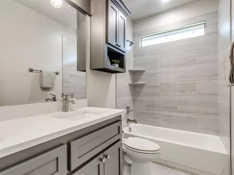 Bath - 1124 Colonial Ave, Tuttle, OK 73089 photo 1 of 11