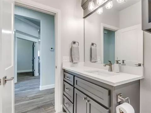 Bath - 1124 Colonial Ave, Tuttle, OK 73089 photo 3 of 11